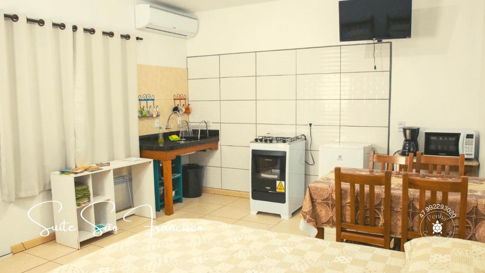 Apartamento confortável e amplo, próximo ao Parque Beto Carrero e praia de Armação Penha  Exterior foto